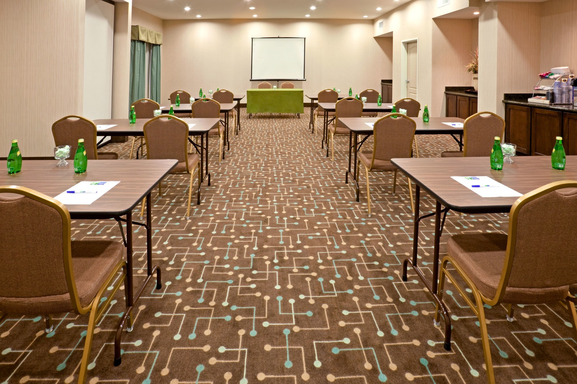 Holiday Inn Express & Suites Dallas Southwest-Cedar Hill, an IHG Hotel