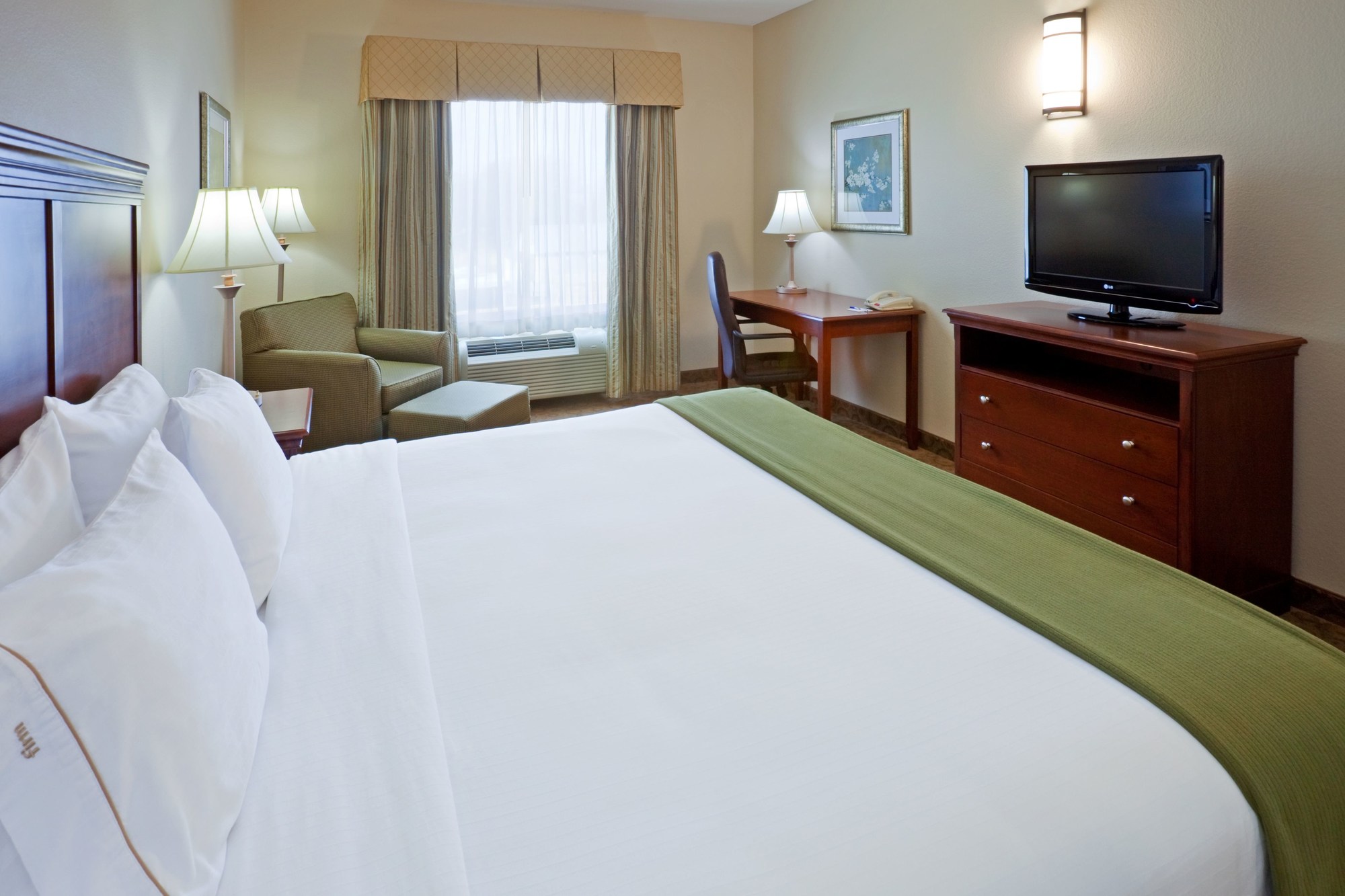 Holiday Inn Express & Suites Dallas Southwest-Cedar Hill, an IHG Hotel