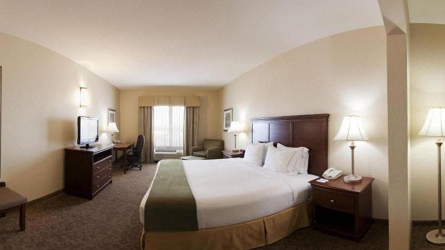 Holiday Inn Express & Suites Dallas Southwest-Cedar Hill, an IHG Hotel