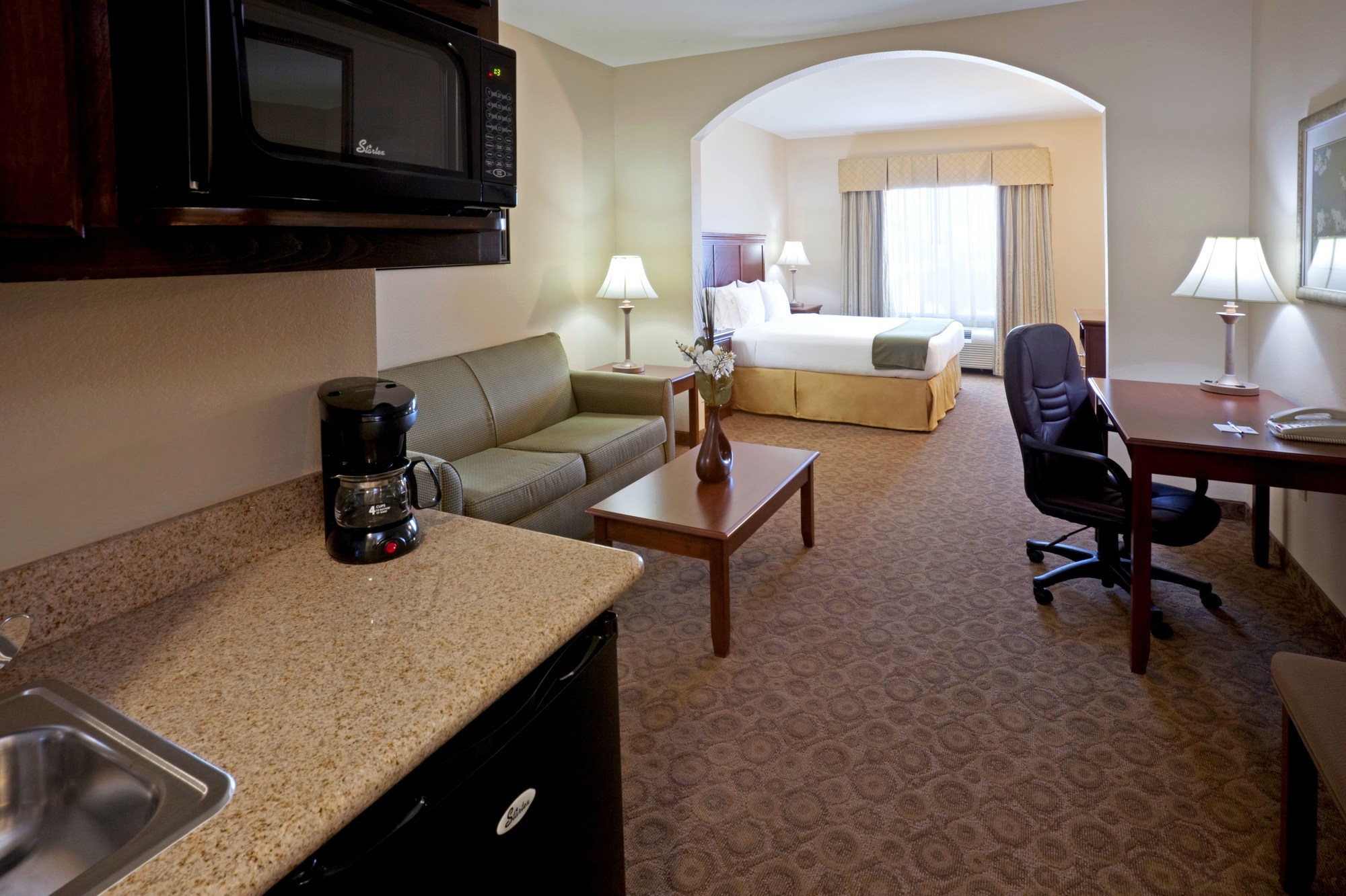 Holiday Inn Express & Suites Dallas Southwest-Cedar Hill, an IHG Hotel