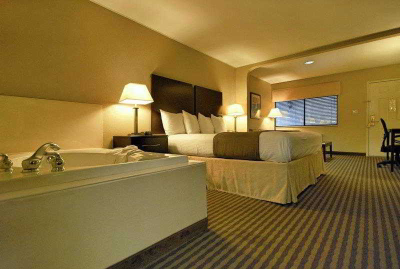 Best Western Cedar Inn