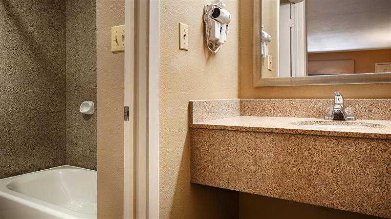 Best Western Cedar Inn