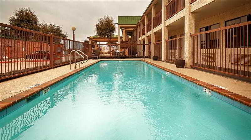 Best Western Cedar Inn