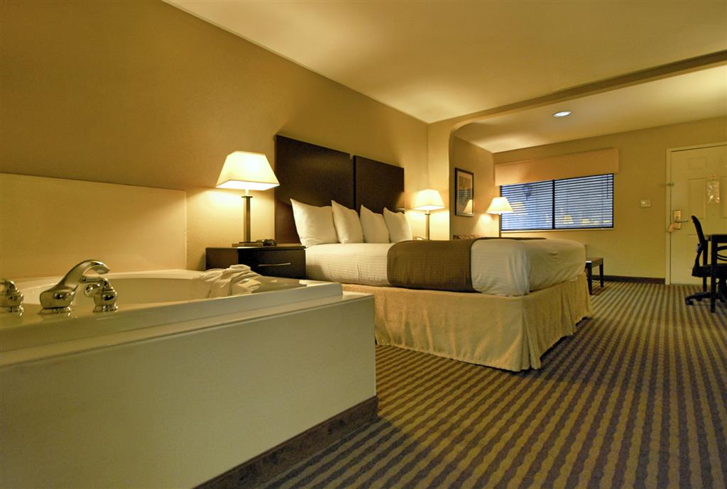 Best Western Cedar Inn