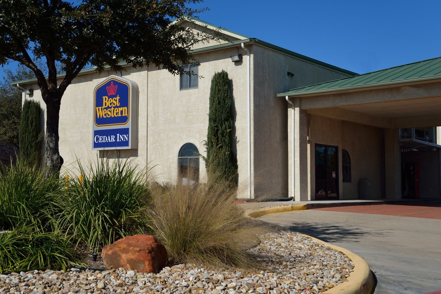 Best Western Cedar Inn