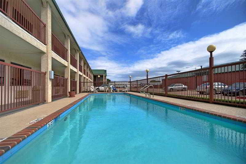 Best Western Cedar Inn