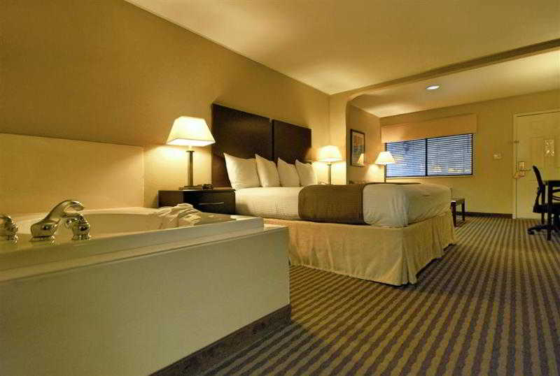 Best Western Cedar Inn