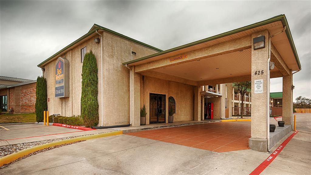 Best Western Cedar Inn