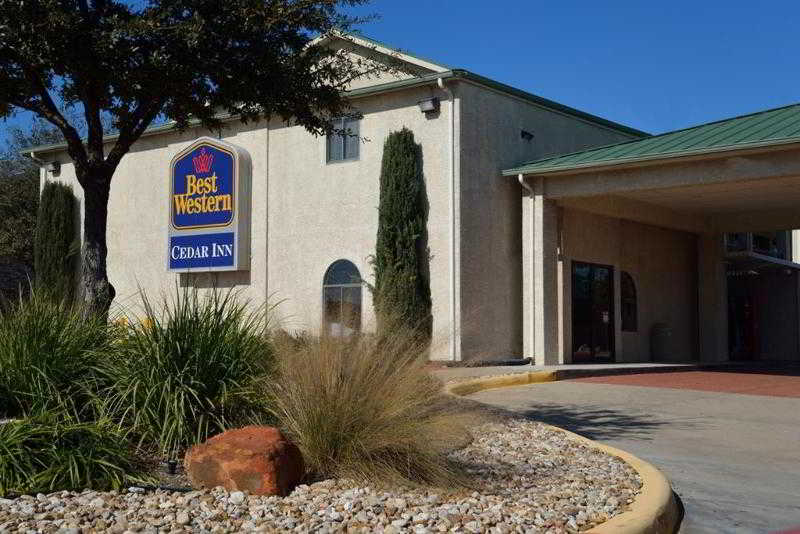 Best Western Cedar Inn