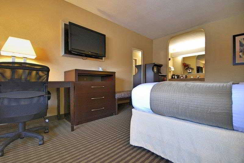 Best Western Cedar Inn