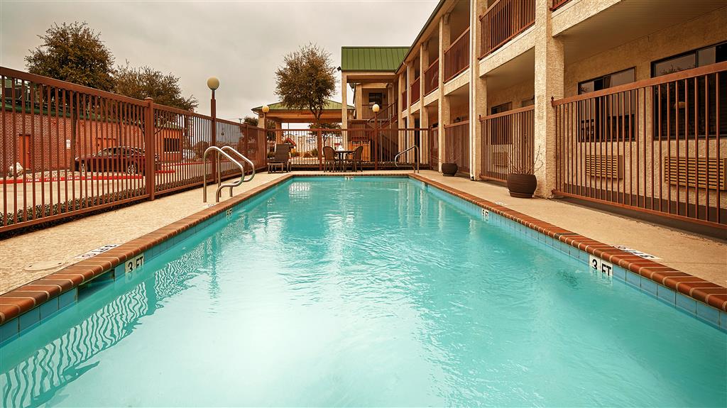 Best Western Cedar Inn