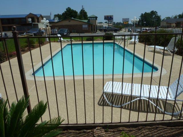 Xecutive Inn and Suites