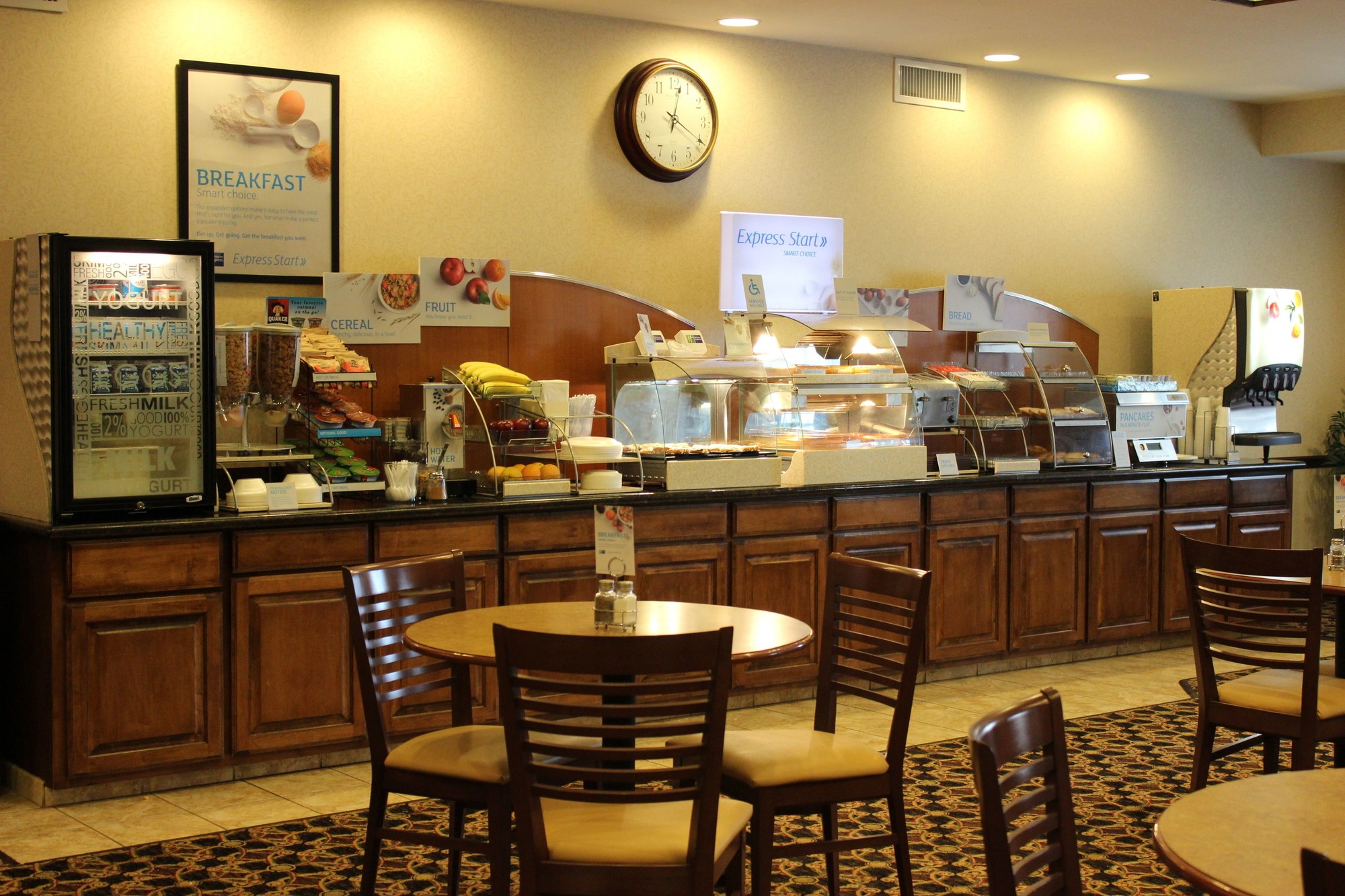 Holiday Inn Express Hotel & Suites Center