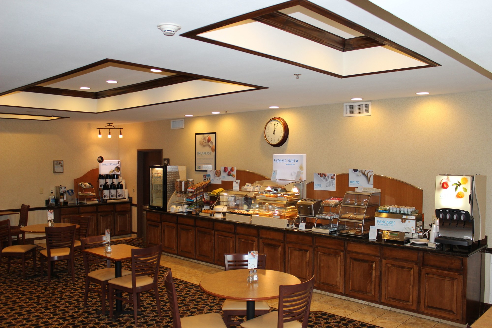 Holiday Inn Express Hotel & Suites Center