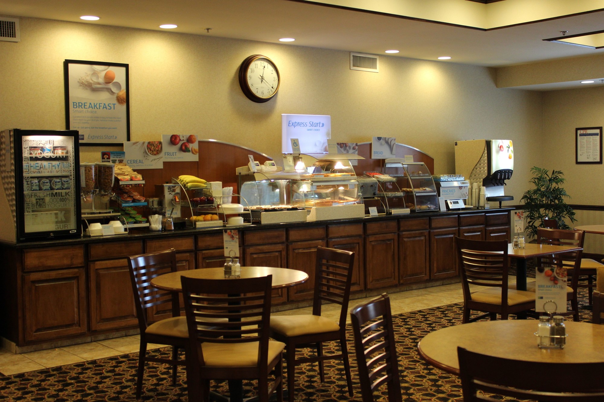 Holiday Inn Express Hotel & Suites Center