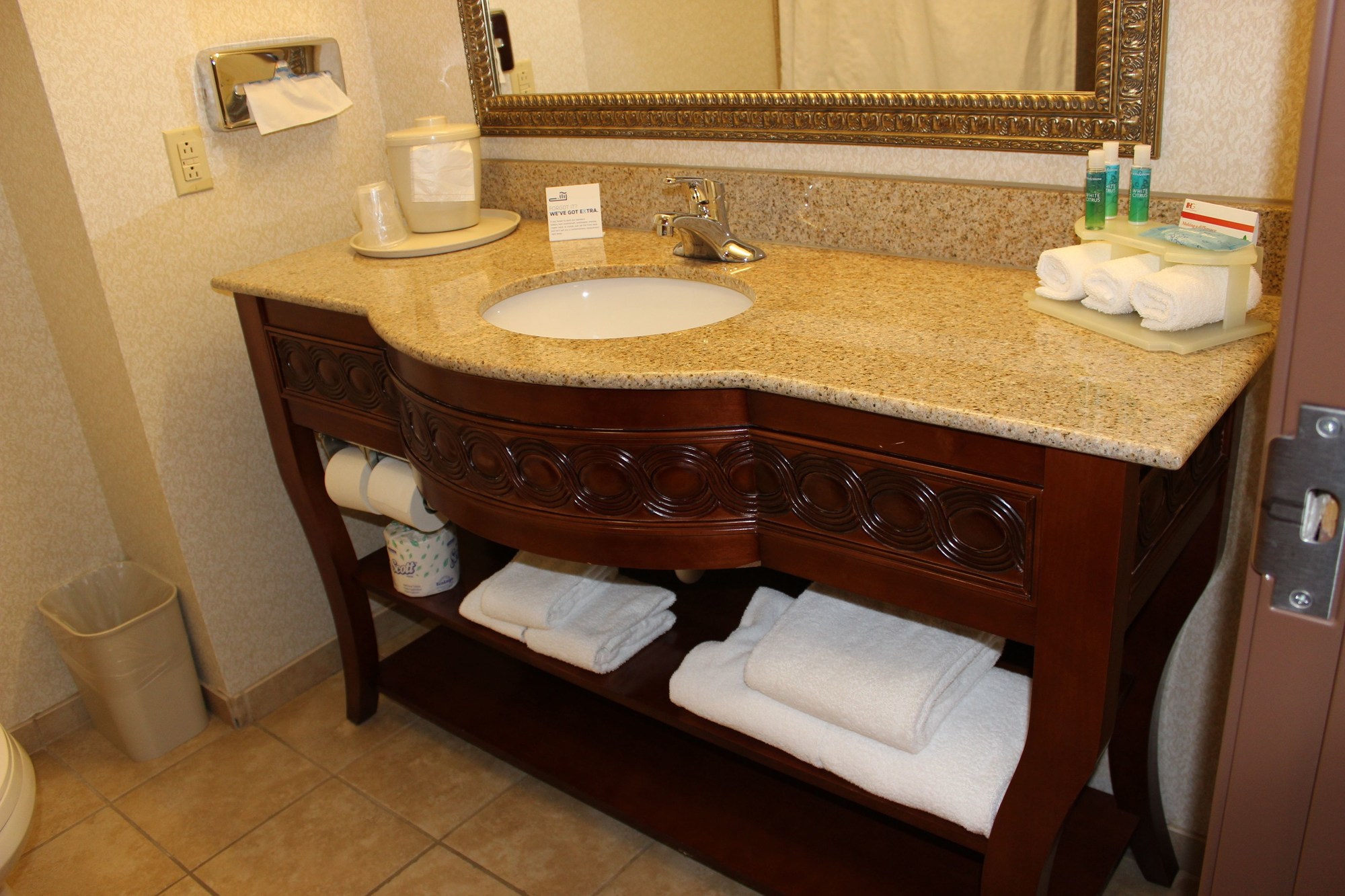 Holiday Inn Express Hotel & Suites Center