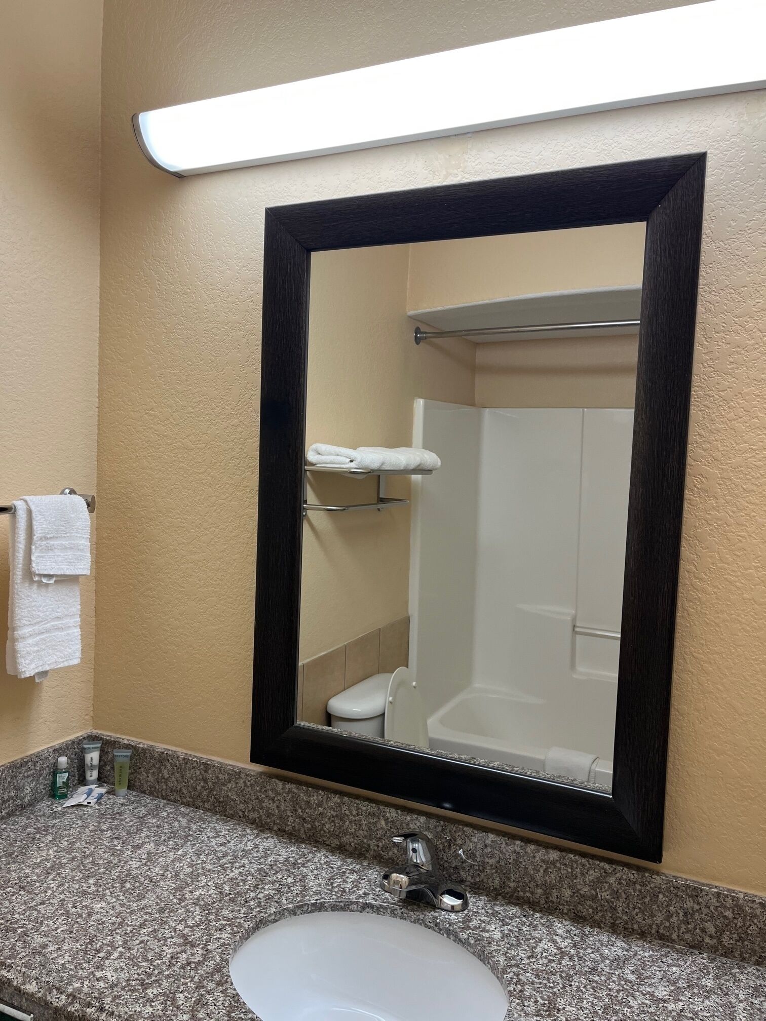 Capital O Deluxe Inn Channelview Houston I-10