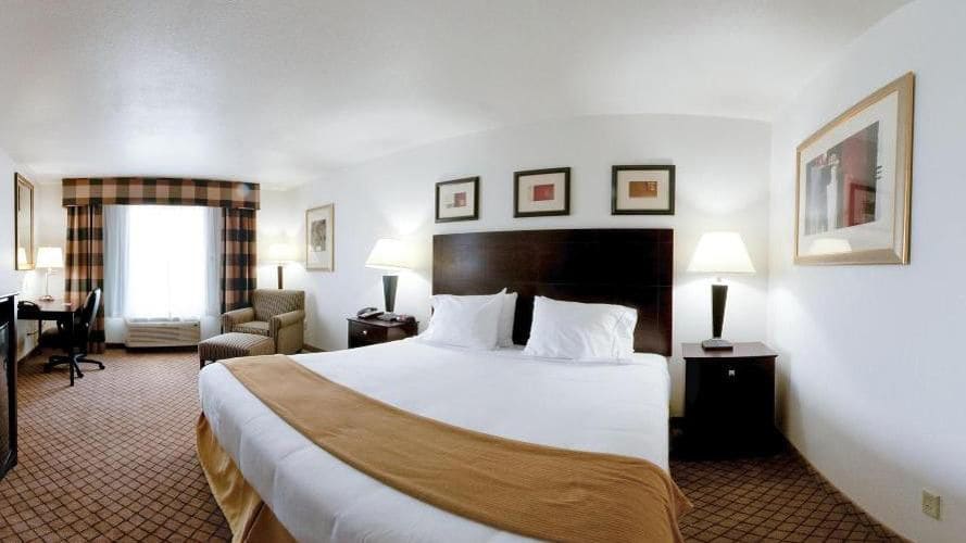Holiday Inn Express Hotel & Suites Childress