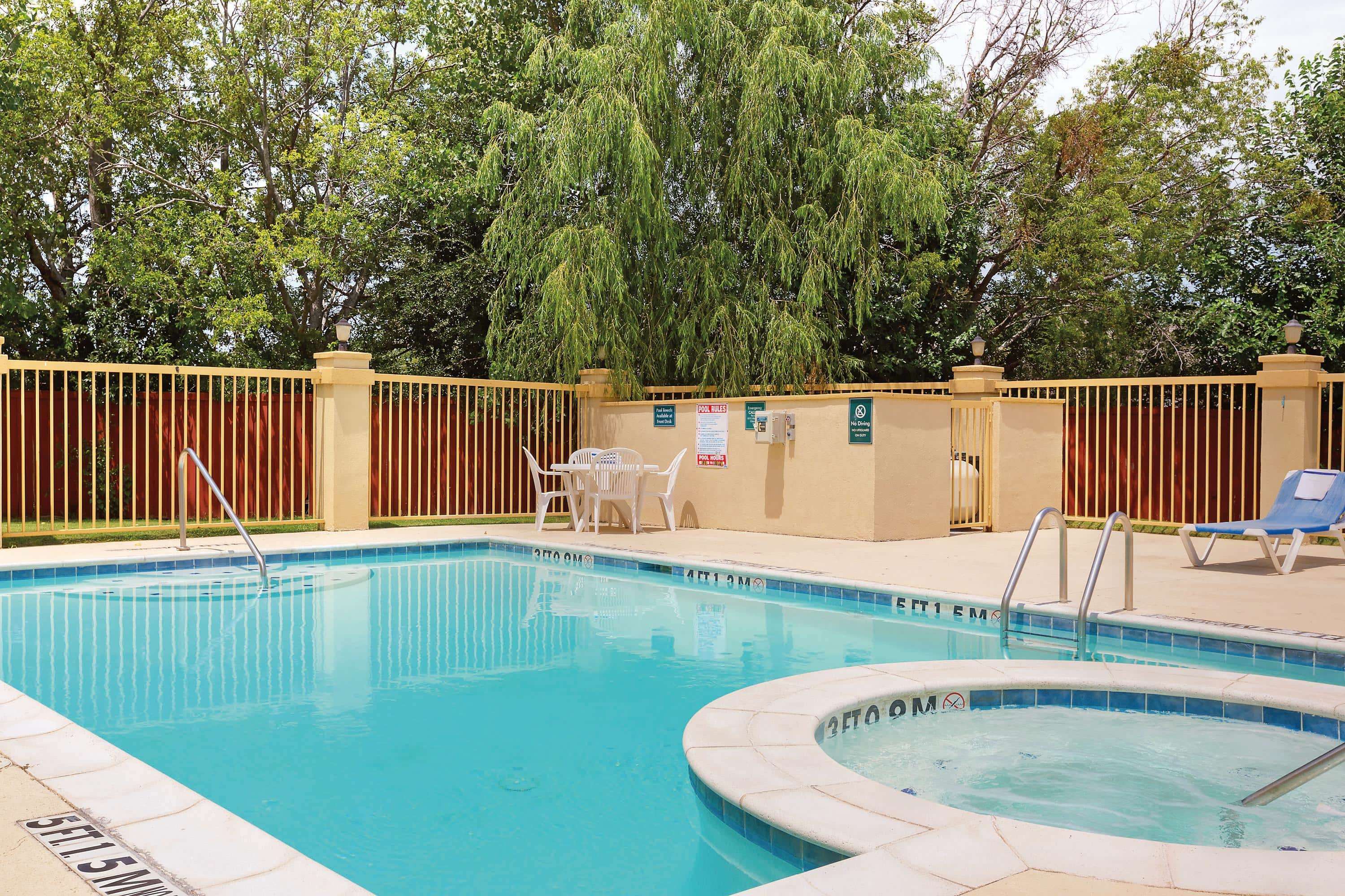 La Quinta Inn & Suites by Wyndham Cleburne