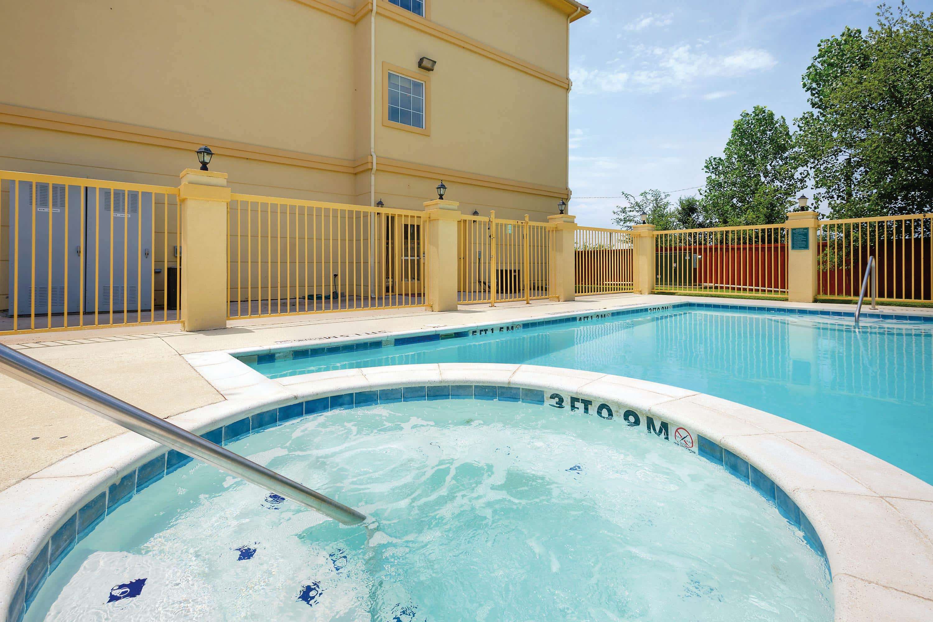 La Quinta Inn & Suites by Wyndham Cleburne