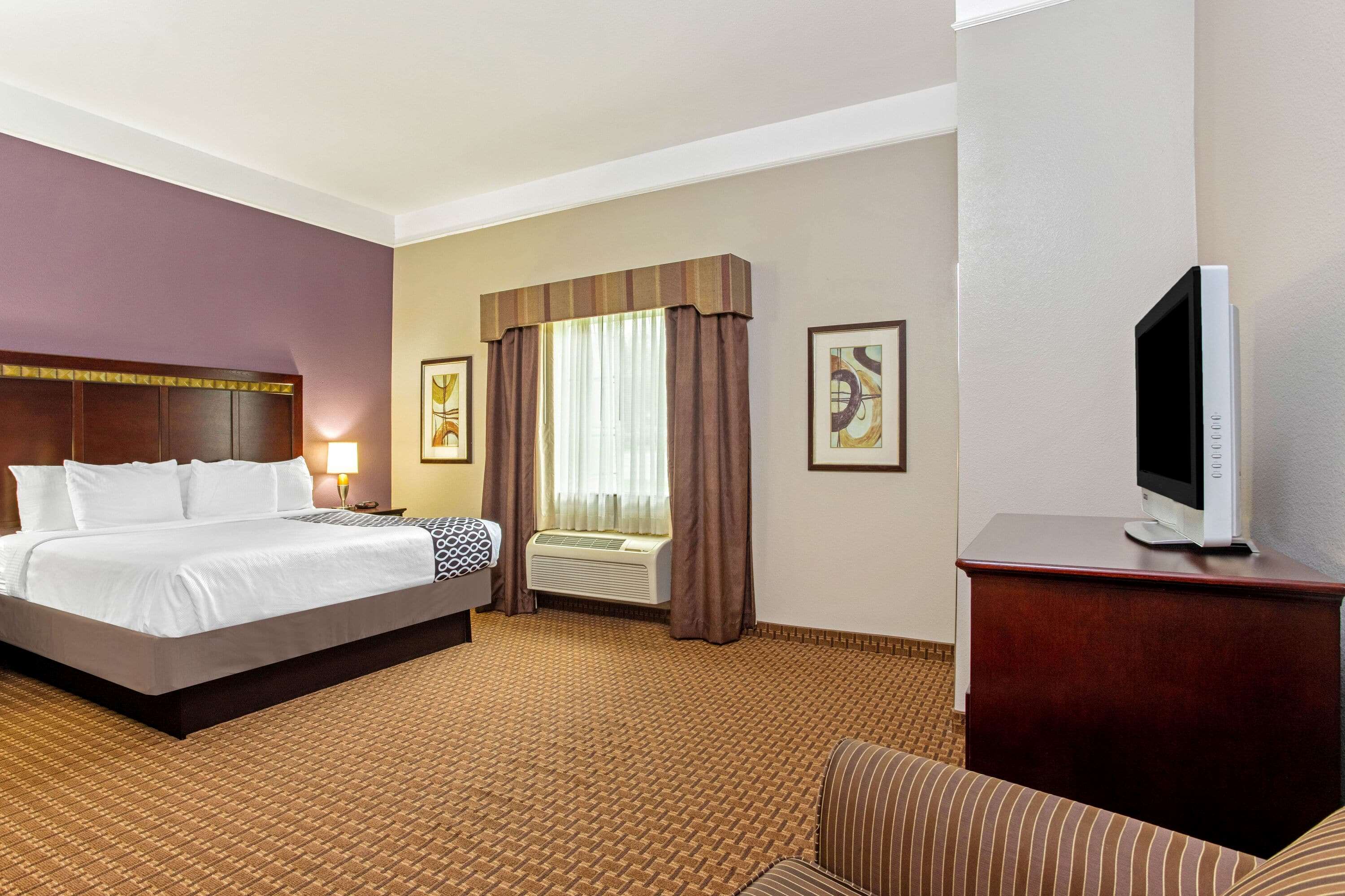La Quinta Inn & Suites by Wyndham Cleburne