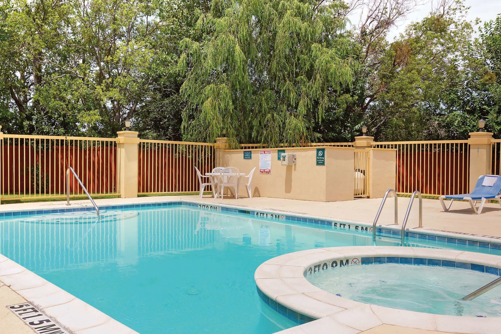 La Quinta Inn & Suites by Wyndham Cleburne