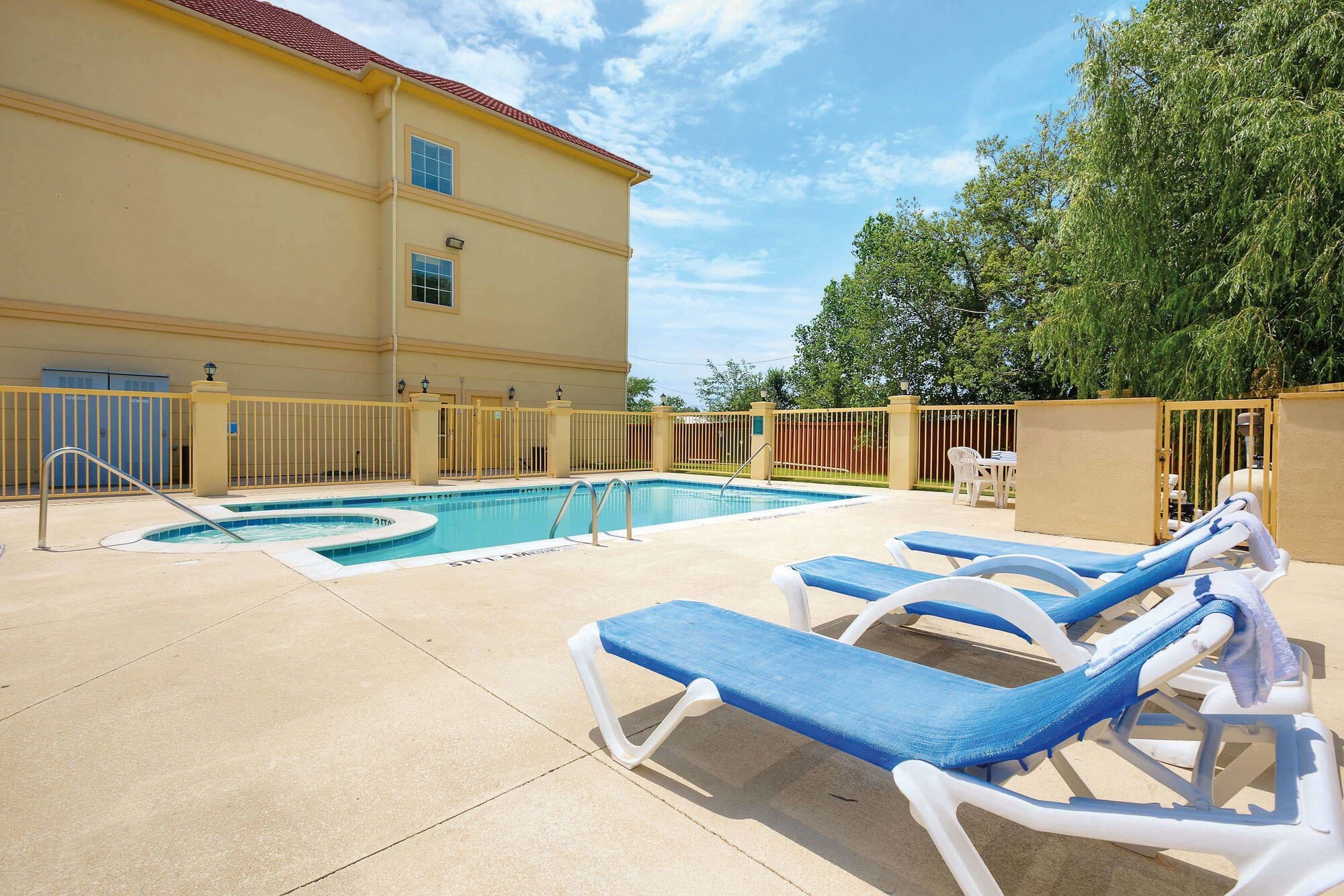 La Quinta Inn & Suites by Wyndham Cleburne