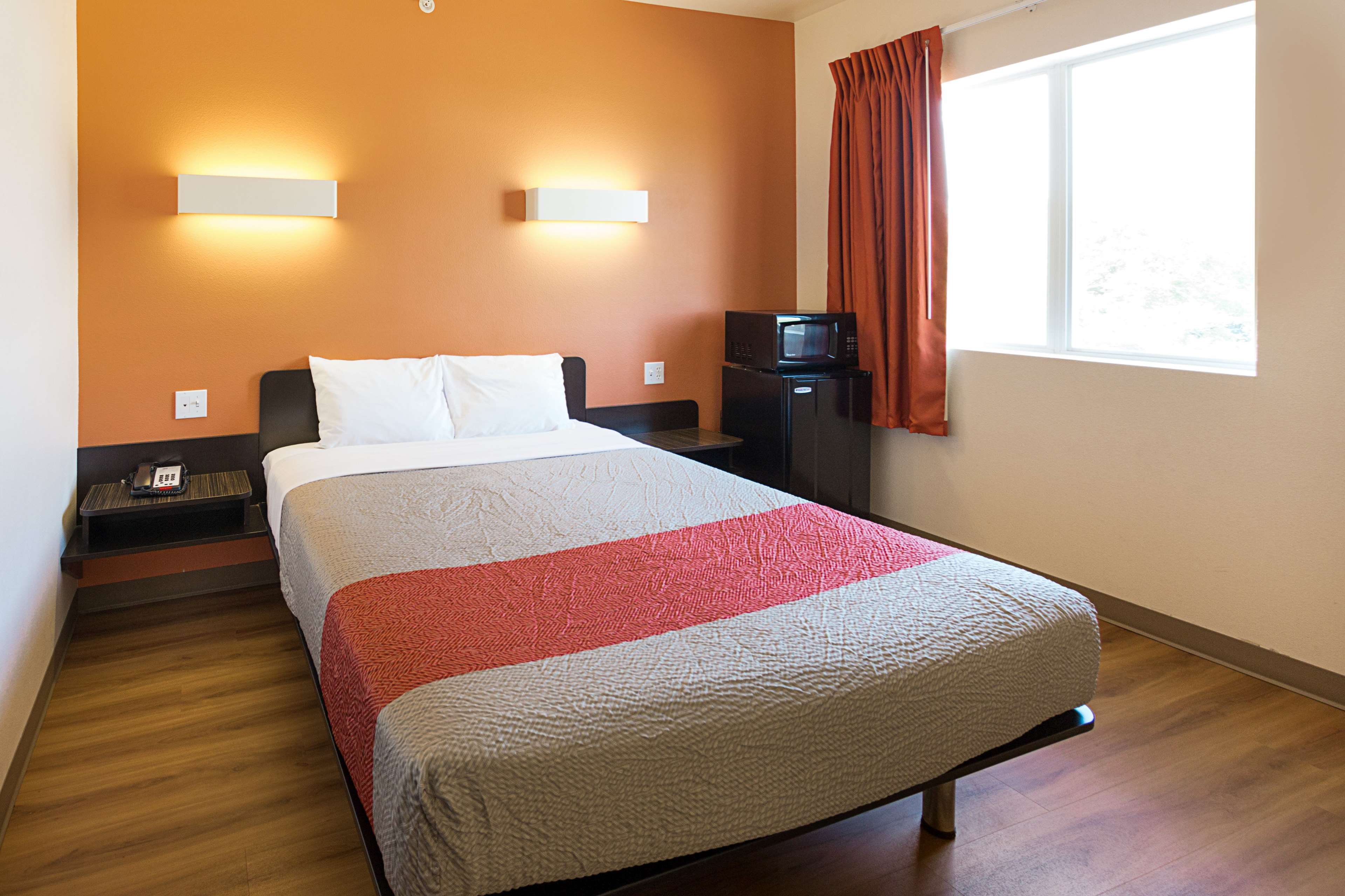 Motel 6 Cleburne