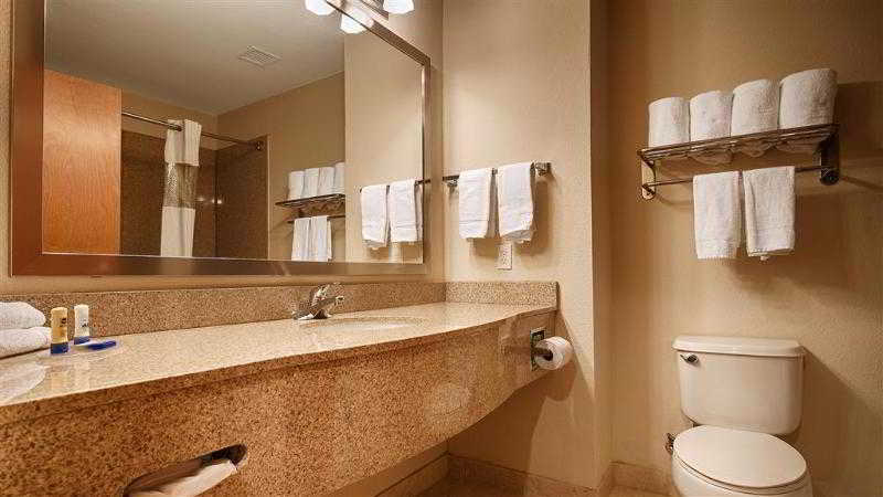Best Western Cleveland Inn & Suites