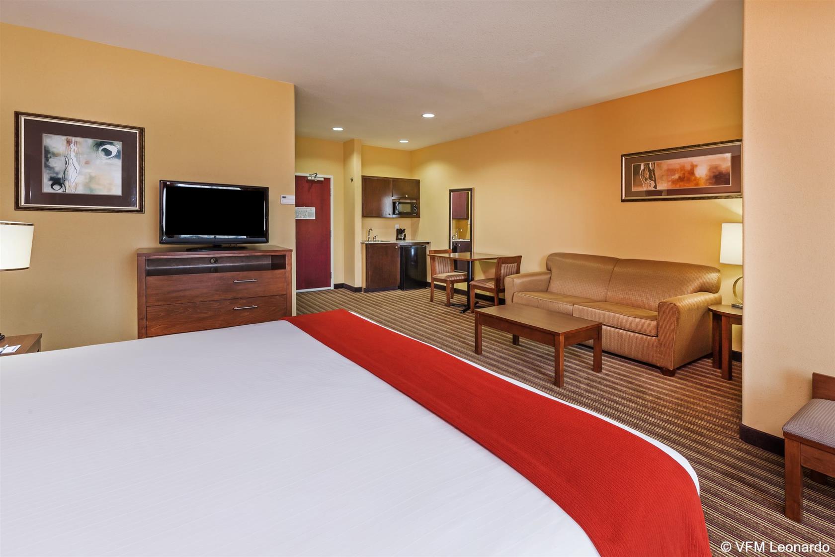 Holiday Inn Express & Suites Cleveland
