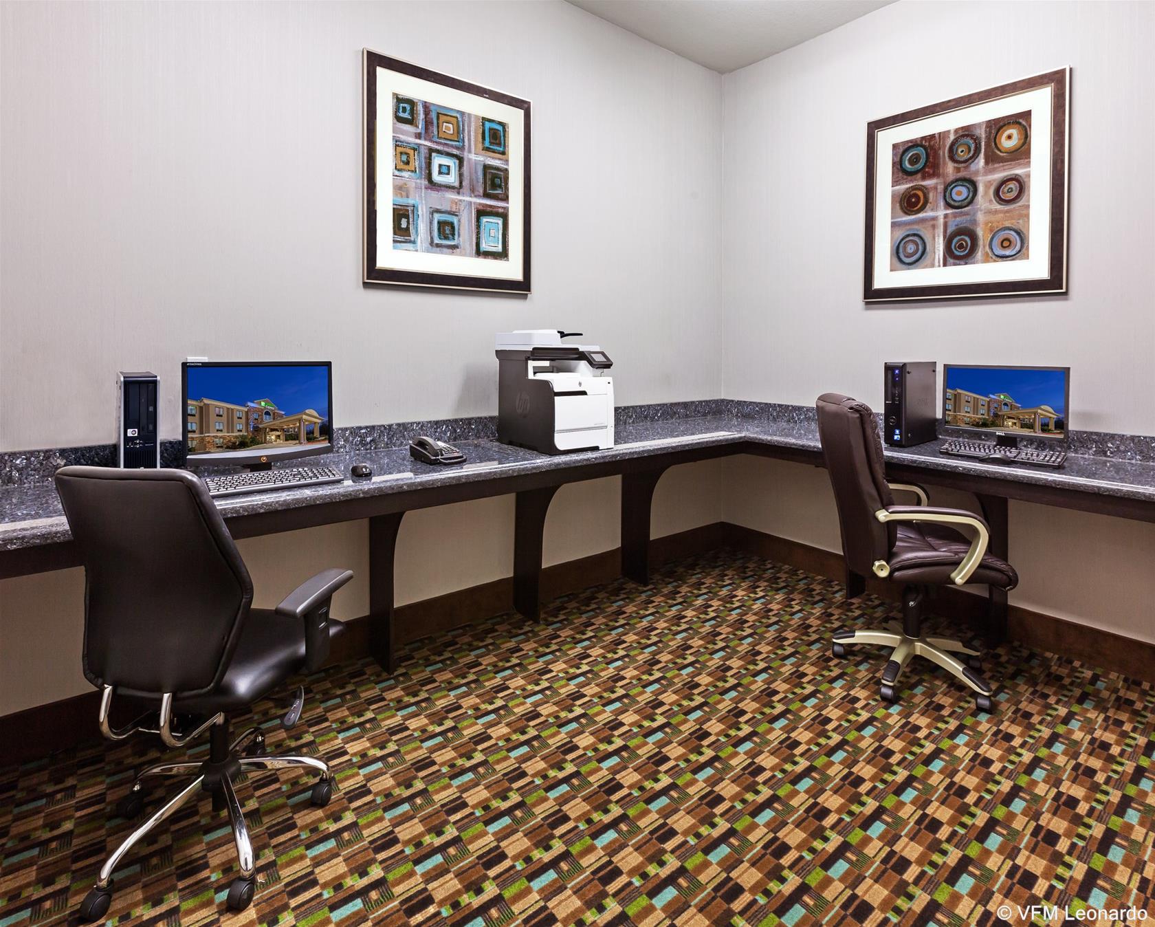 Holiday Inn Express & Suites Cleveland