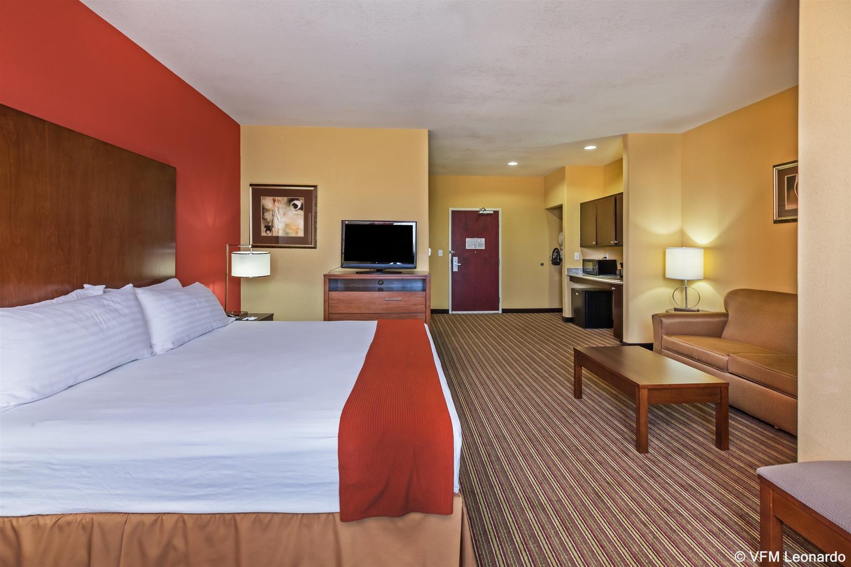 Holiday Inn Express & Suites Cleveland