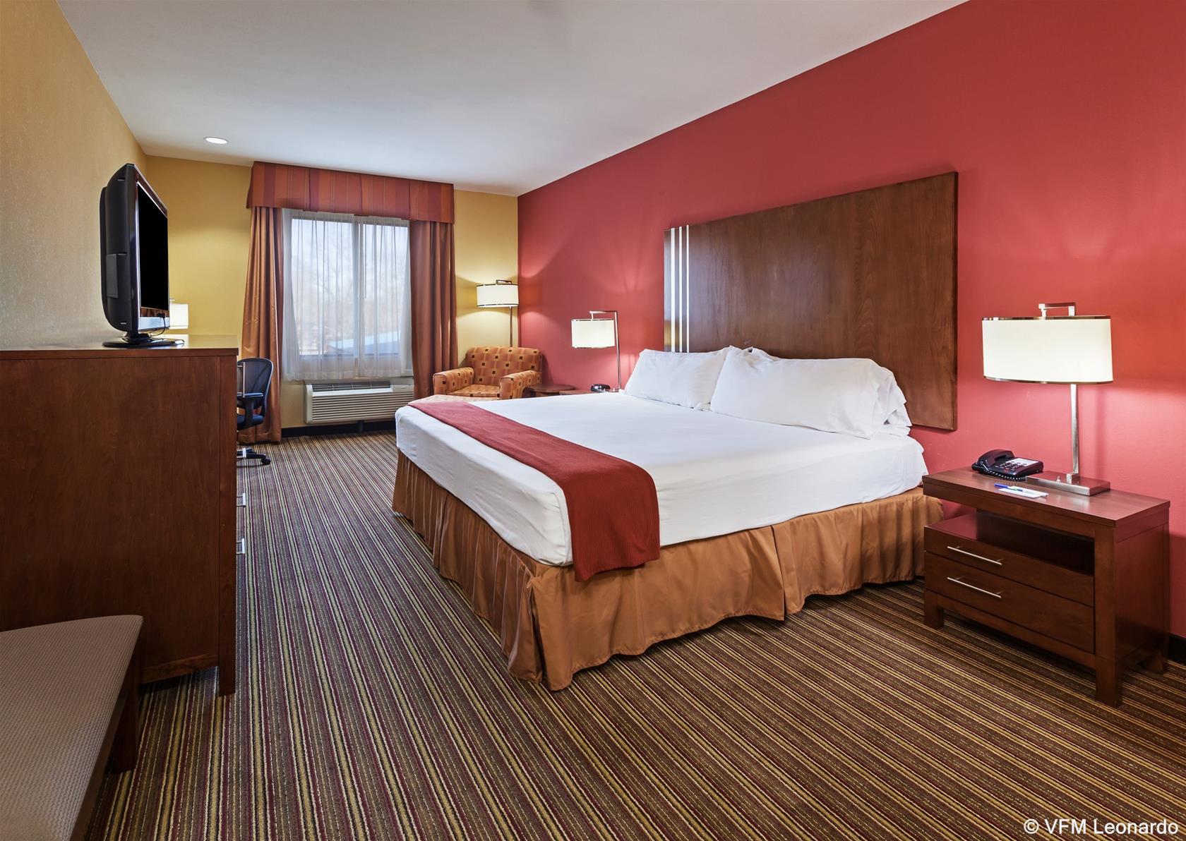 Holiday Inn Express & Suites Cleveland