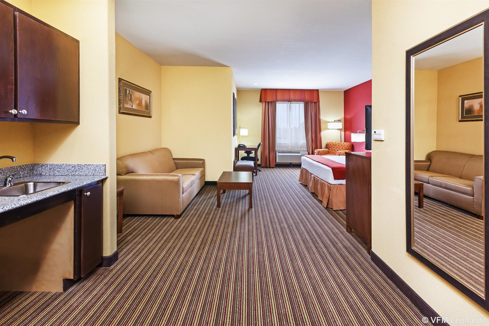 Holiday Inn Express & Suites Cleveland