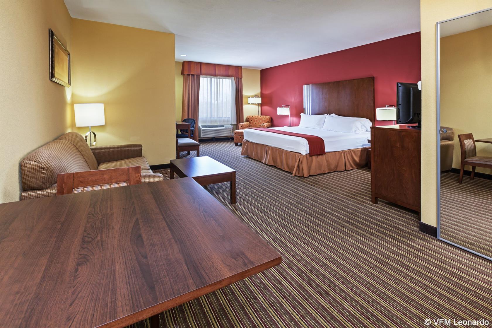 Holiday Inn Express & Suites Cleveland