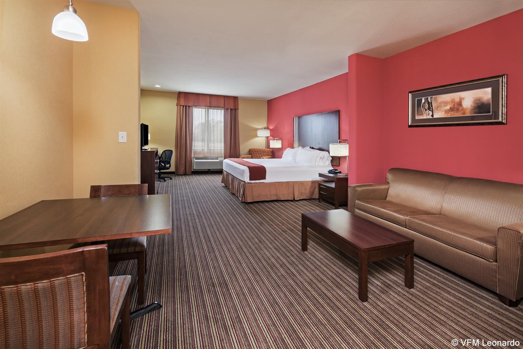 Holiday Inn Express & Suites Cleveland