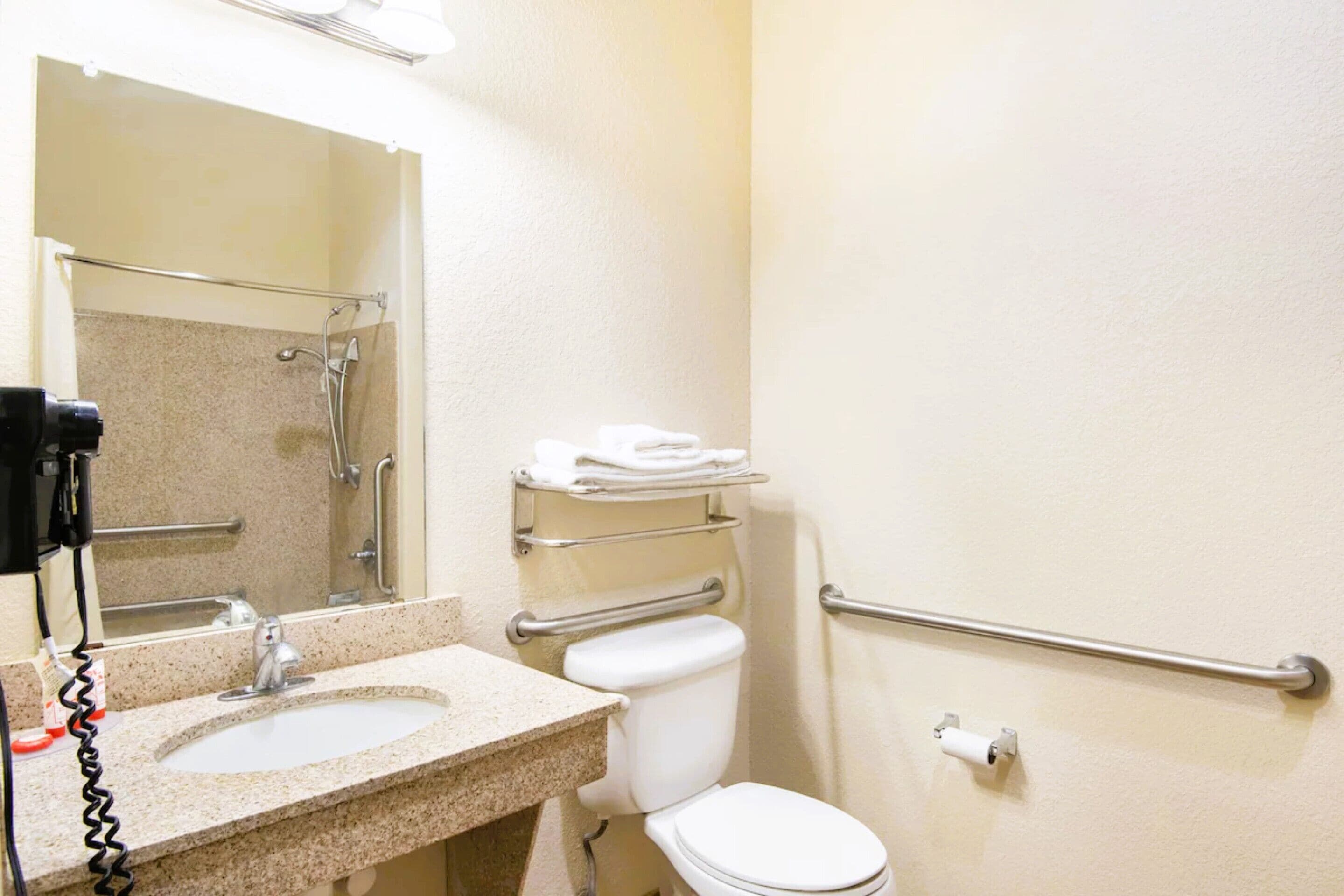 OYO Townhouse Clute Lake Jackson