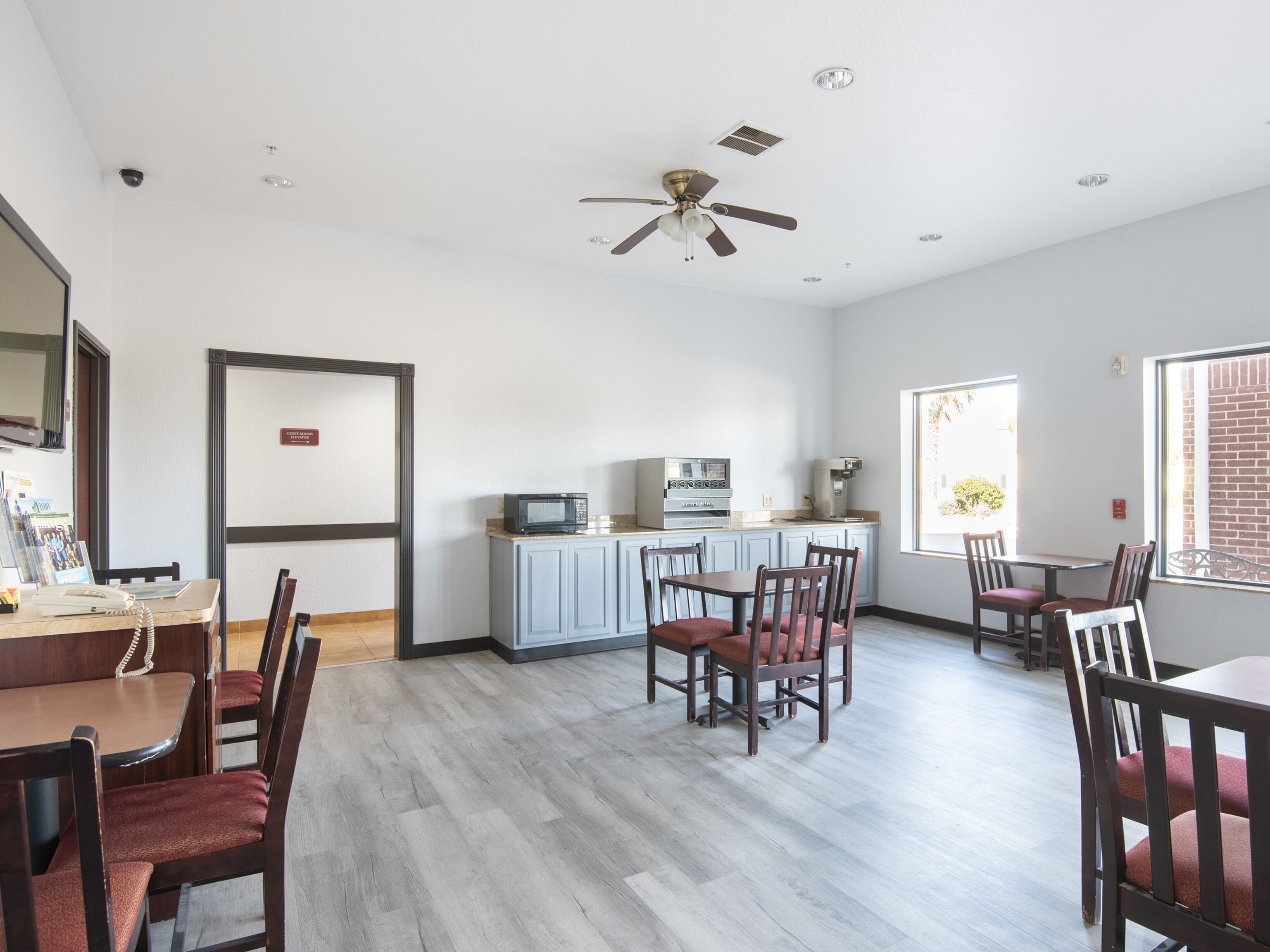 OYO Townhouse Clute Lake Jackson