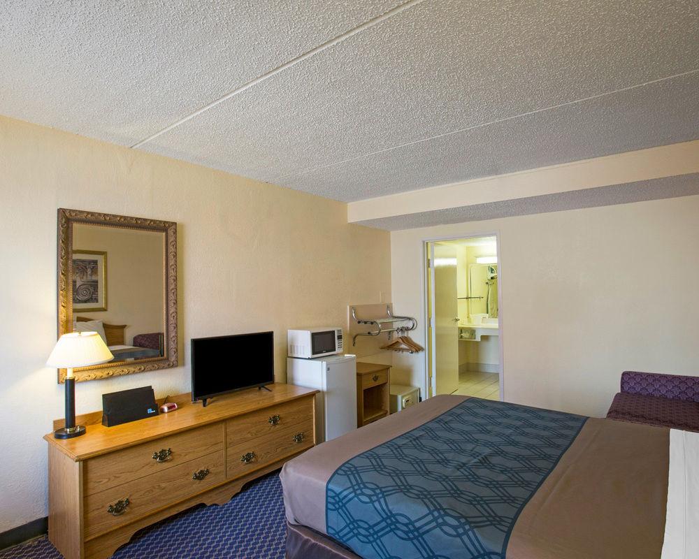 Days Inn by Wyndham College Station University Drive