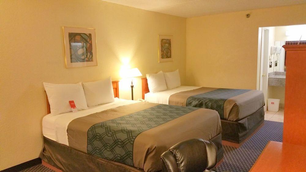 Days Inn by Wyndham College Station University Drive