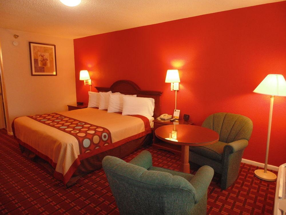 Days Inn by Wyndham College Station University Drive