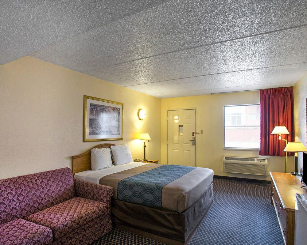 Days Inn by Wyndham College Station University Drive