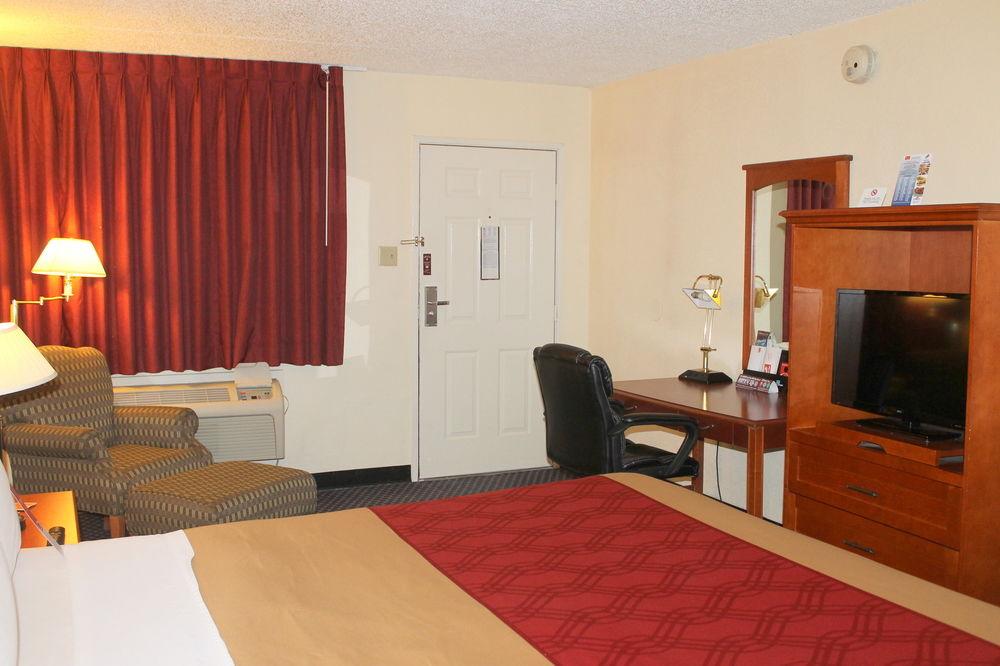 Days Inn by Wyndham College Station University Drive