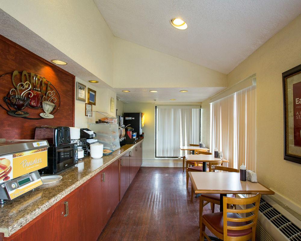 Days Inn by Wyndham College Station University Drive