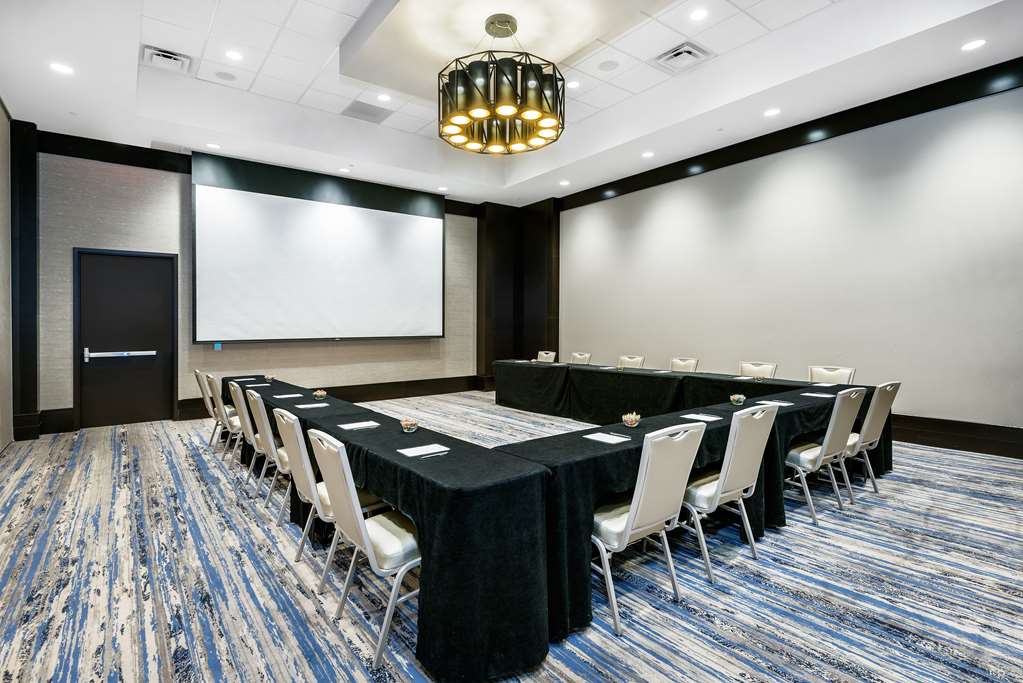 Embassy Suites By Hilton College Station
