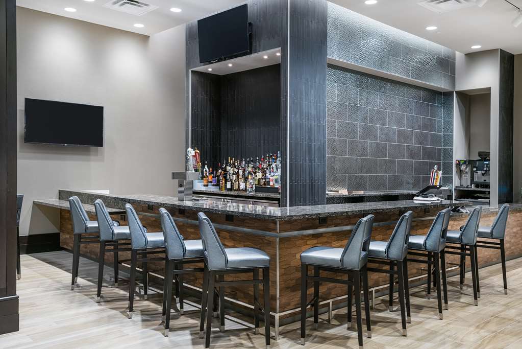 Embassy Suites By Hilton College Station