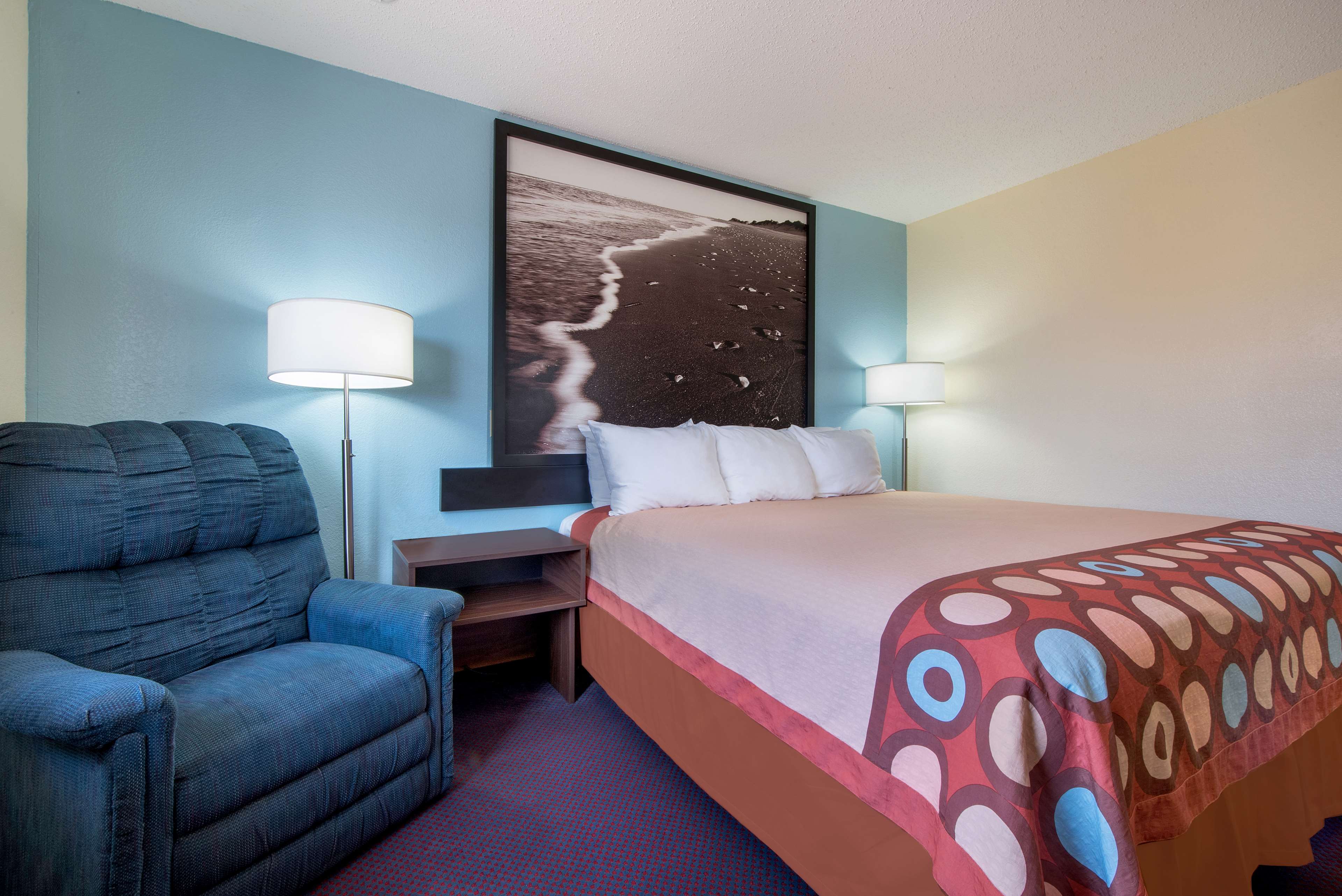 Super 8 by Wyndham College Station