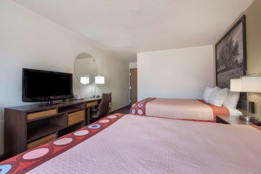 Super 8 by Wyndham College Station
