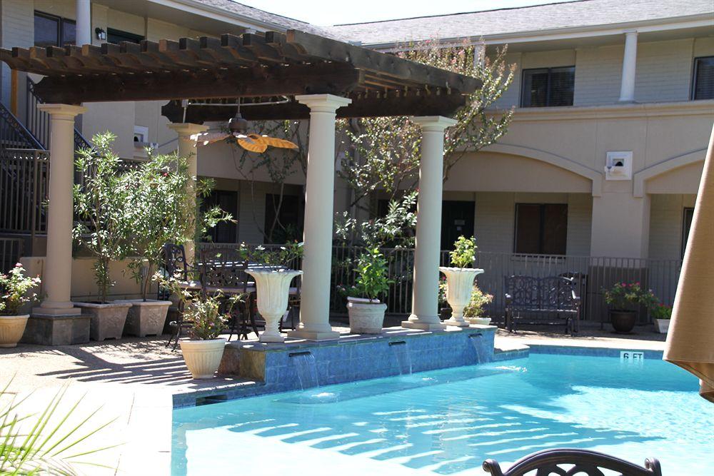 Vineyard Court Designer Suites