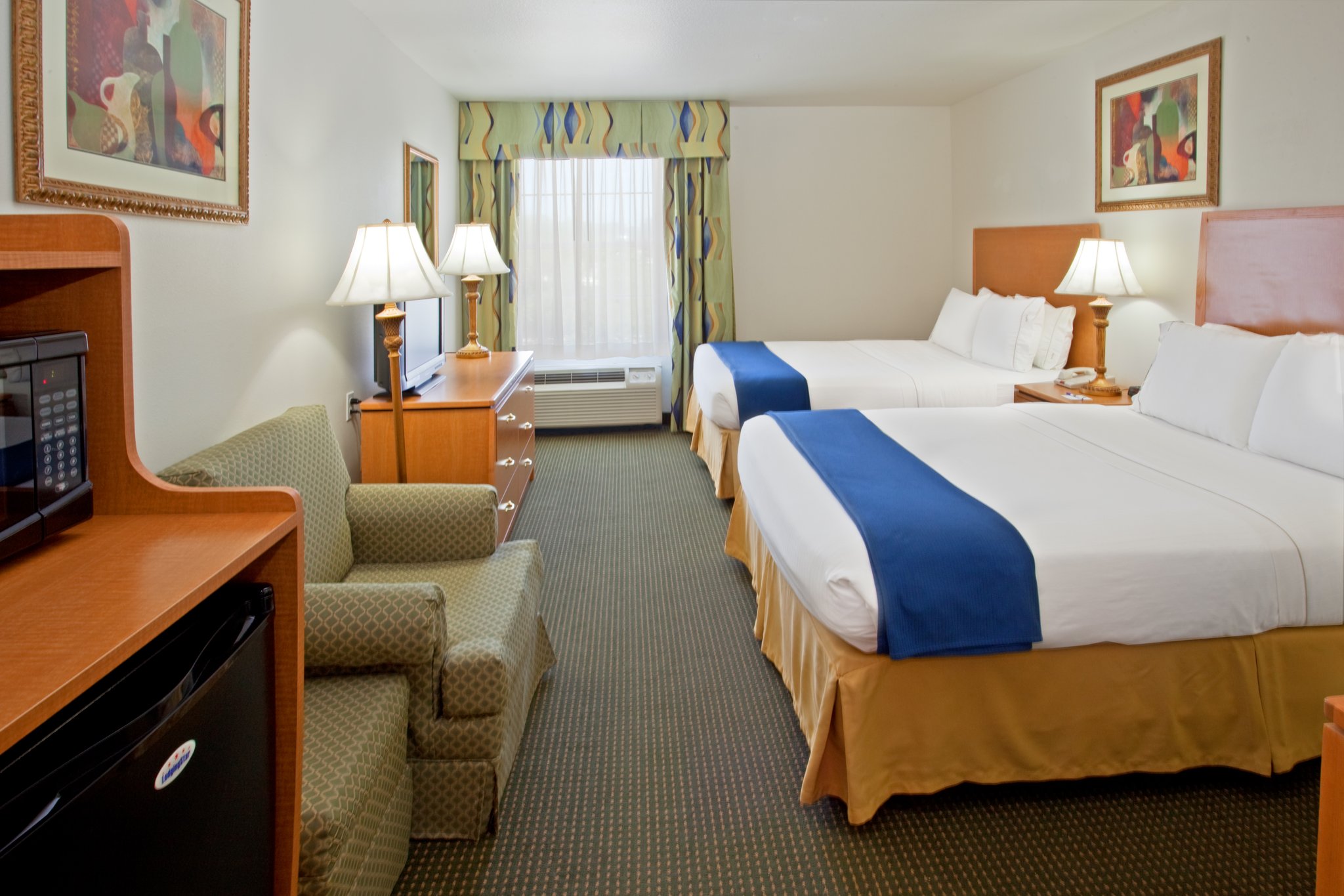 Holiday Inn Express & Suites Columbus